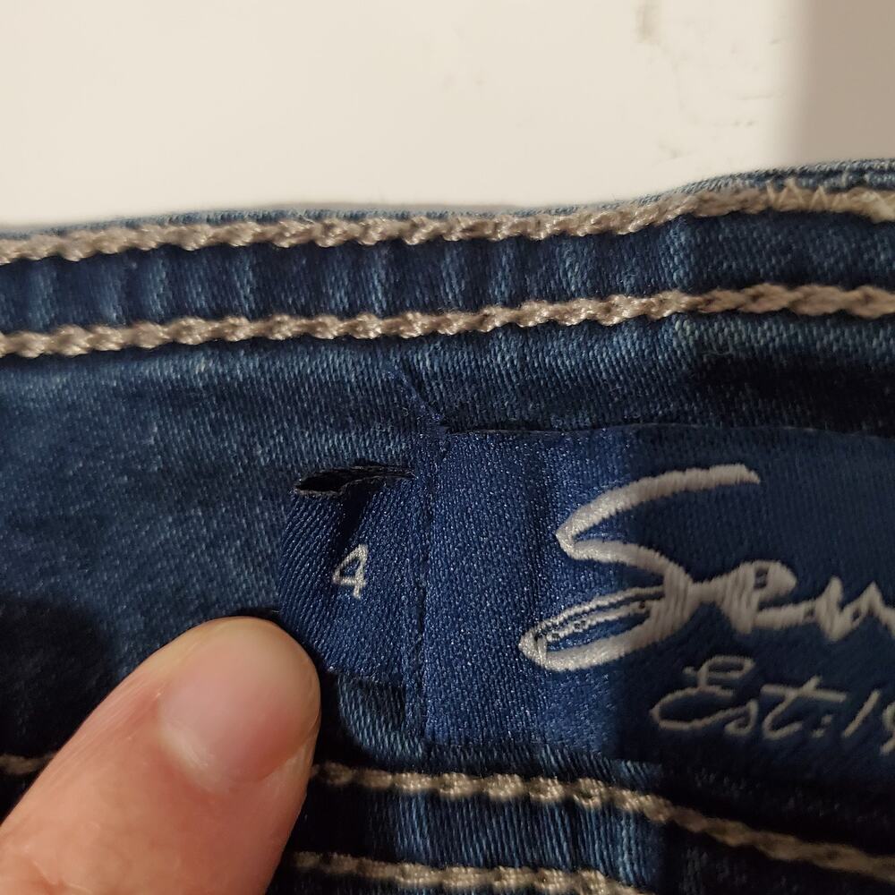 Seven7 Thick Stitch Mid Rise Dark Stone Wash Capris Womens Size 4 Cropped Blue - Picture 8 of 11